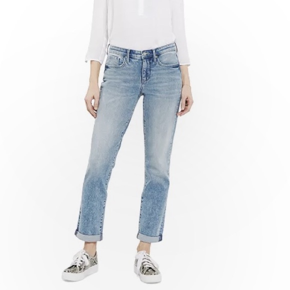 NYDJ Margot Girlfriend jeans straight leg size 4 light wash blue denim